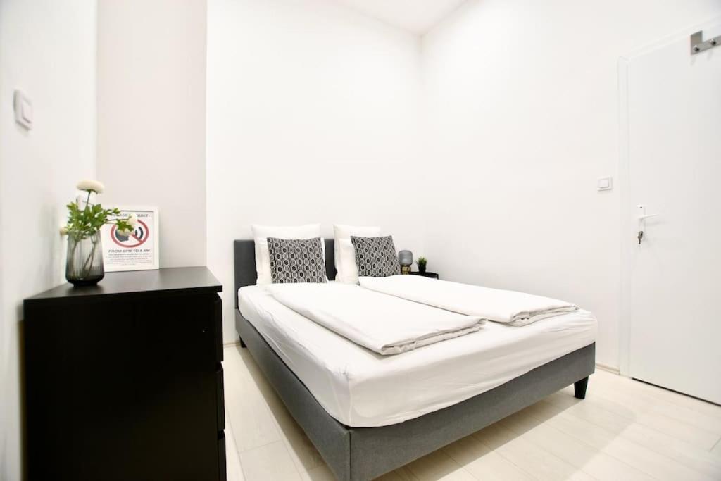 Standard Apartment By Hi5-St. King Mini Studio Budapest Luaran gambar