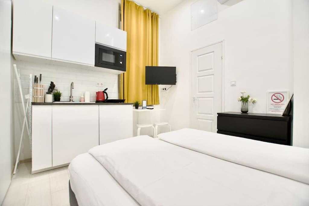 Standard Apartment By Hi5-St. King Mini Studio Budapest Luaran gambar