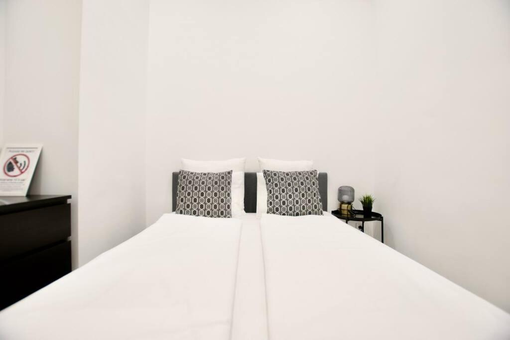 Standard Apartment By Hi5-St. King Mini Studio Budapest Luaran gambar